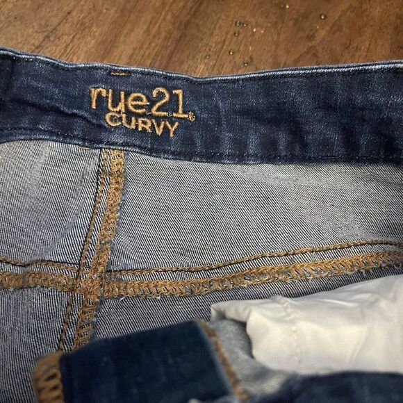 Rue 21 Curvy Festival Shorts - Picture 4 of 10